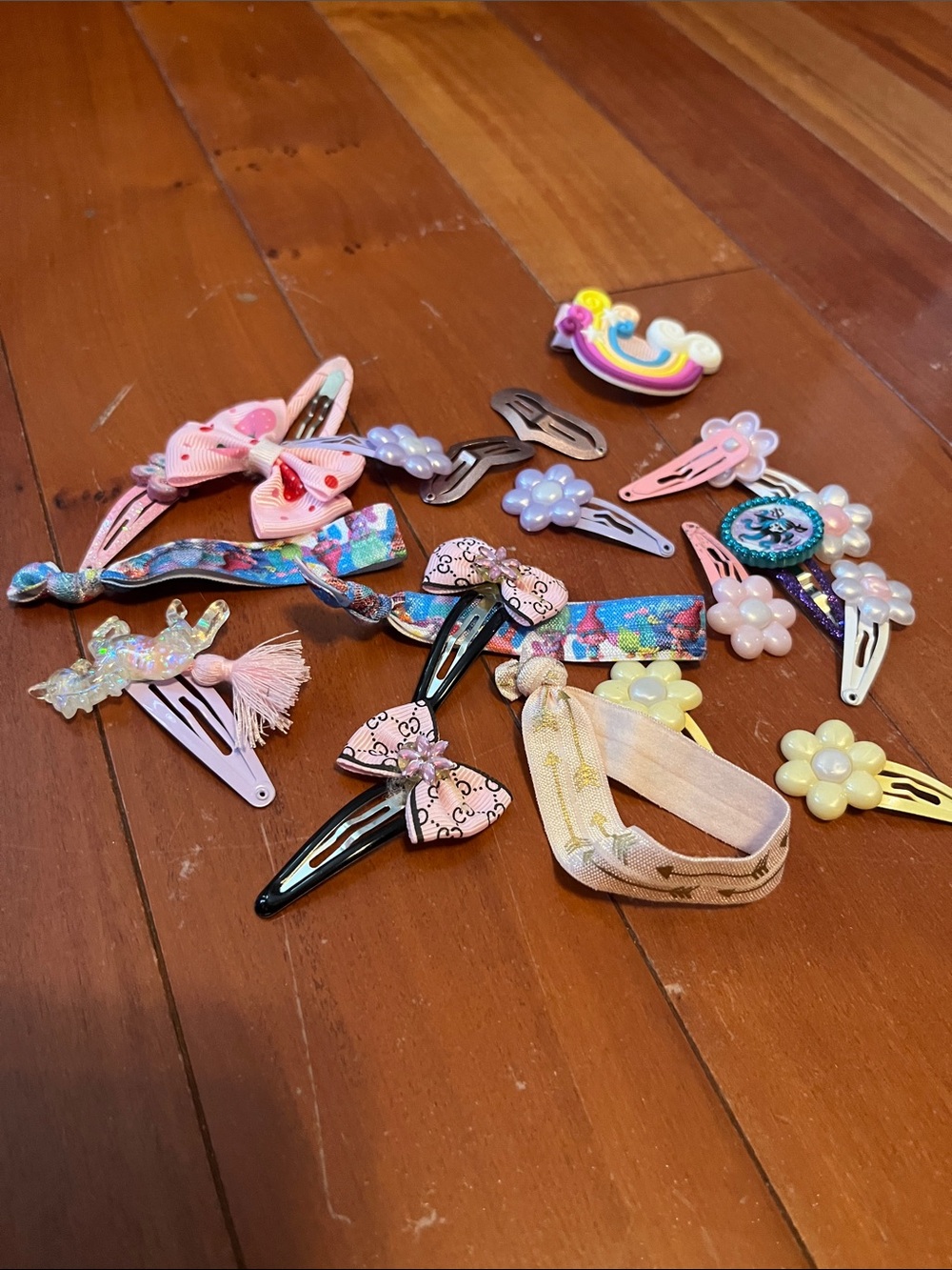 Girl hair accessories-lot